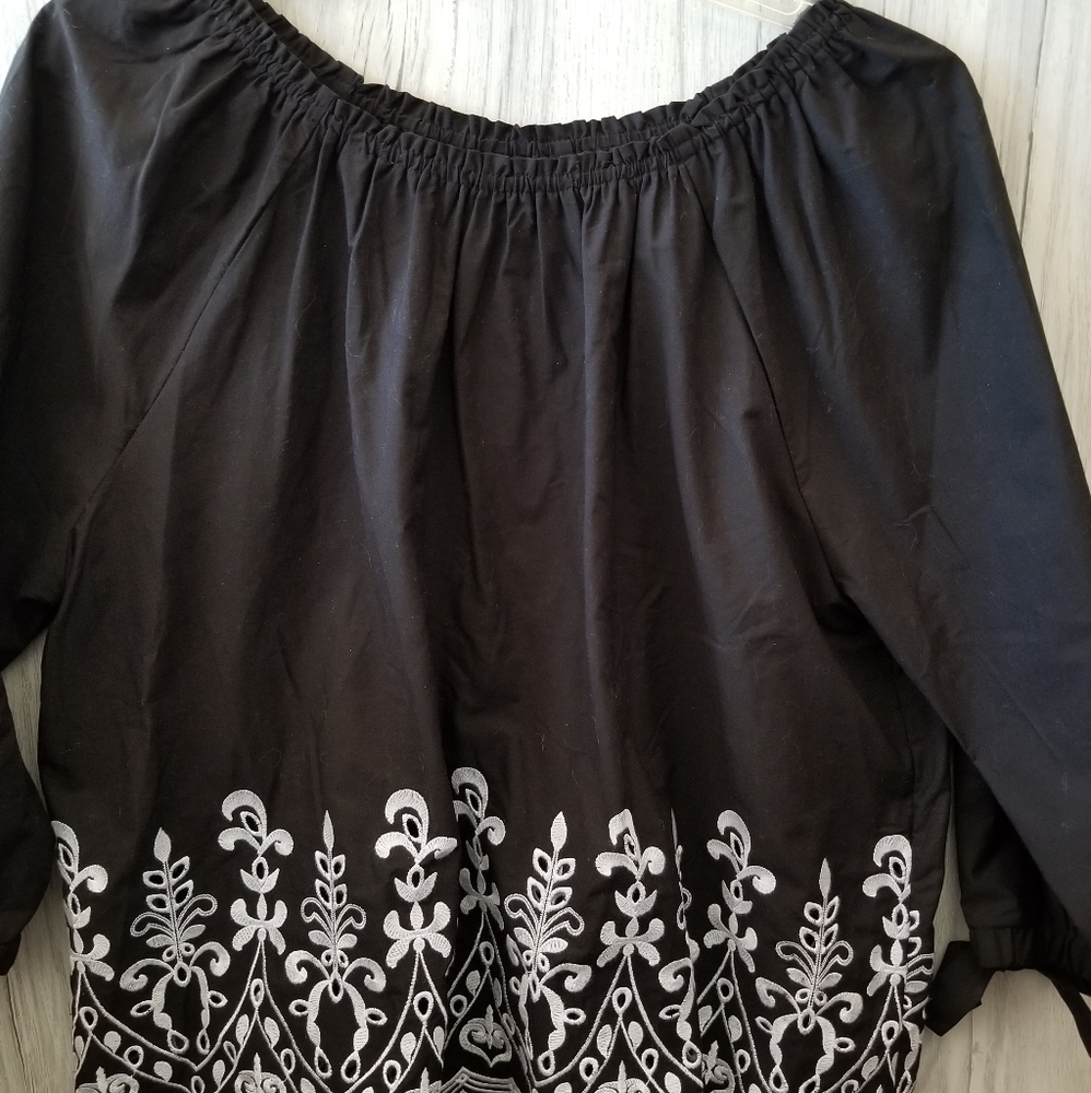 Time & Tru Women's Sz 20 Off the Shoulder Embroidered Black White Boho Blouse